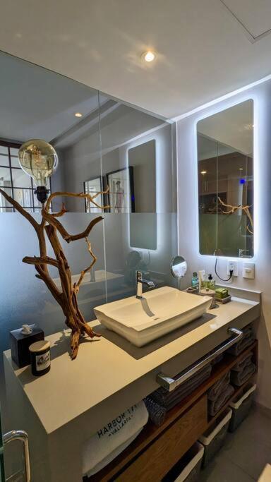 Harbor 13008A Artistic Beachfront Studio By Moikkarentals بويرتو فالارتا المظهر الخارجي الصورة