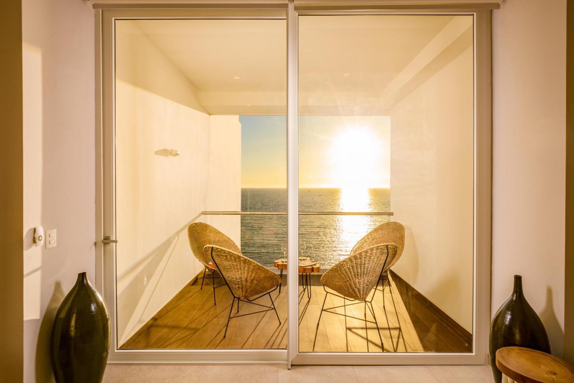 Harbor 13008A Artistic Beachfront Studio By Moikkarentals بويرتو فالارتا المظهر الخارجي الصورة